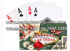 Vegas plastico luminoso marcado jugando a las cartas